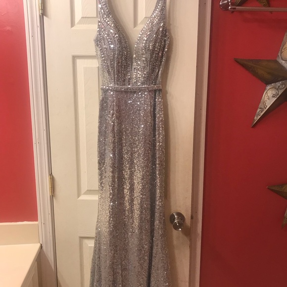 Beautiful studded, sequin, mermaid dress - Picture 5 of 8